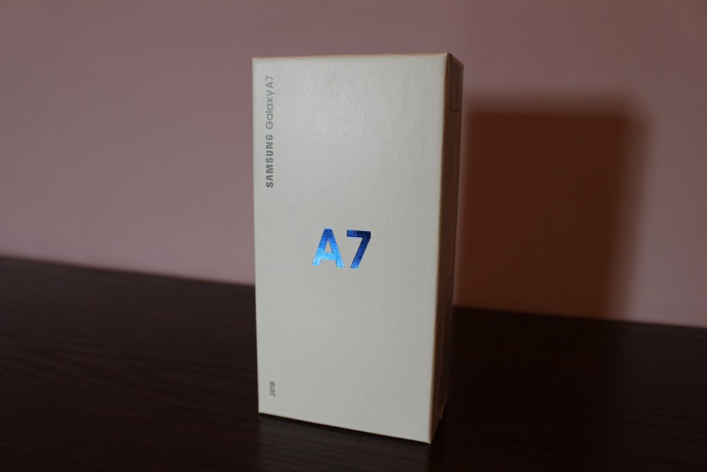 Recenzja Samsung Galaxy A7 (2018) - test możliwości samsungowej hatterii 13 Samsung Galaxy A7 pudełko