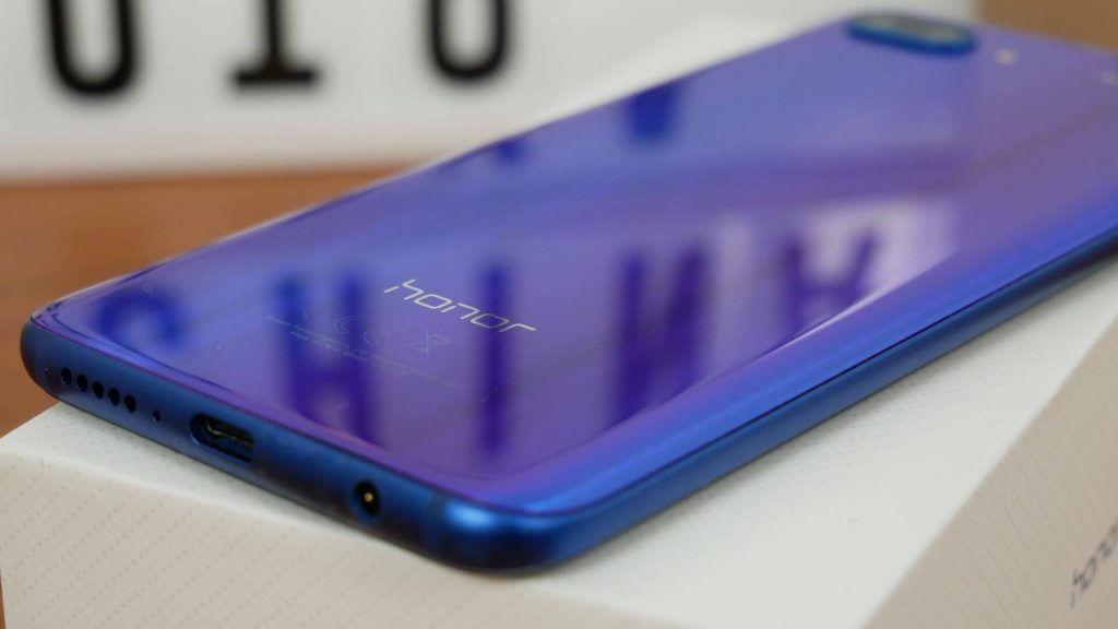 Honor 10 to telefon, który "przyciąga wyglądem i zatrzymuje charakterem" 20 honor 10