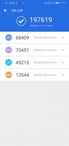 Honor 10 to telefon, który "przyciąga wyglądem i zatrzymuje charakterem" 29 honor 10