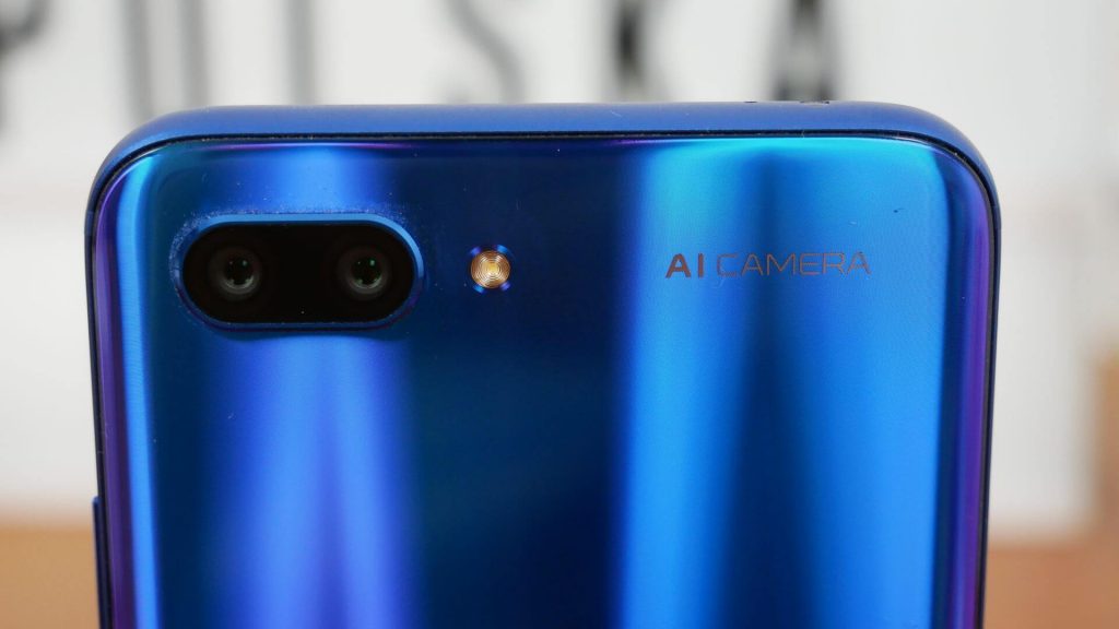 Honor 10 to telefon, który "przyciąga wyglądem i zatrzymuje charakterem" 31 honor 10