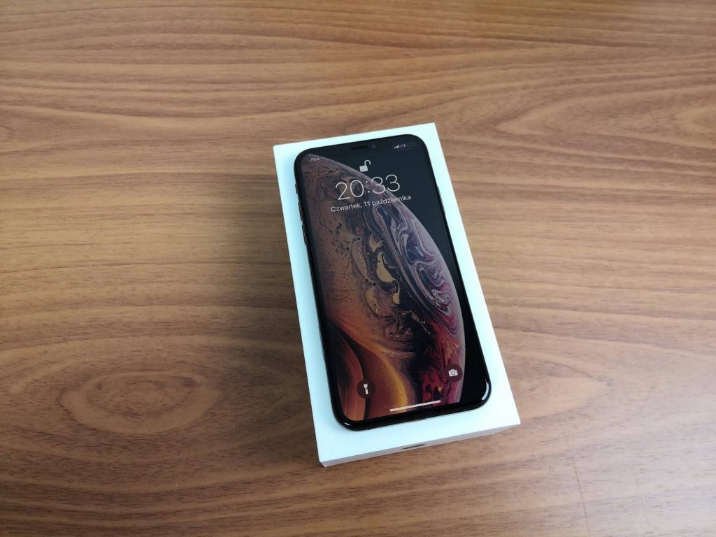 iPhone XS w rękach fana chińskiej elektroniki. Pierwsze spotkanie ze sprzętem Apple! 11 iphone xs