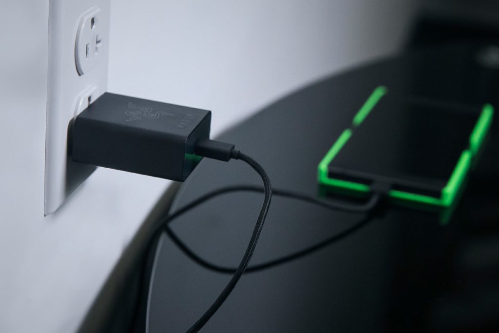 POCOPHONE F1 wspiera Quick Charge 4.0. Potwierdza to certyfikacja Qualcomma! 12 razer-adowarka-qc4.0