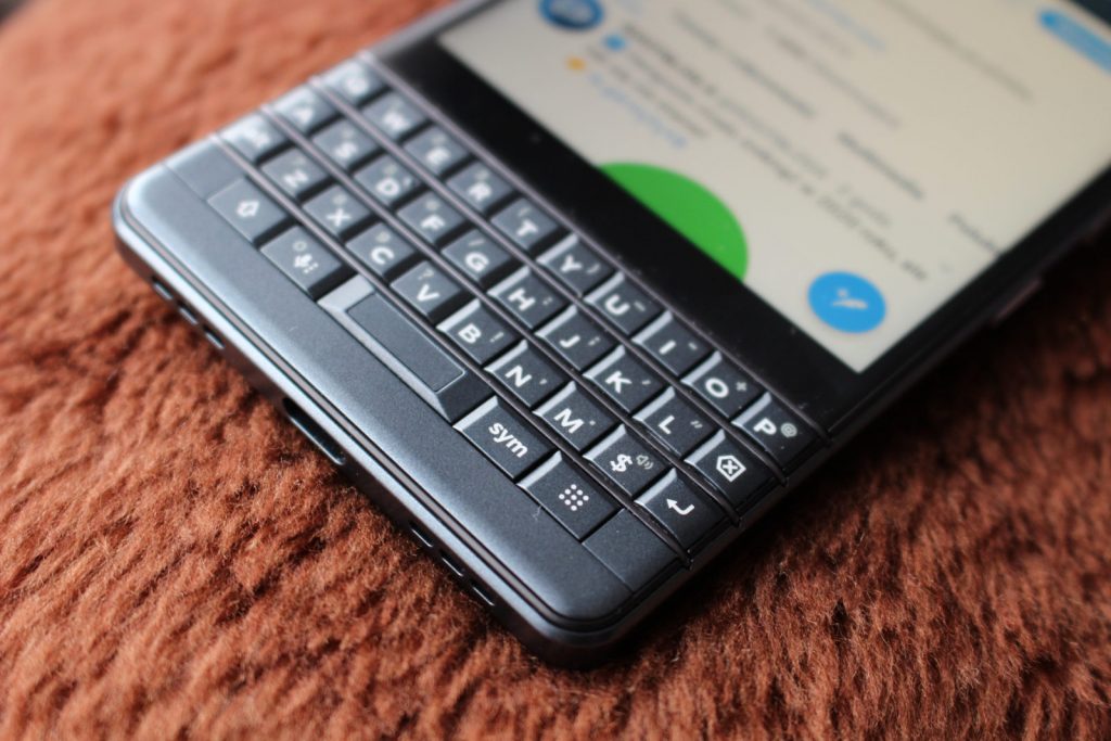 Recenzja BlackBerry KEY2 LE - tańszej jeżynki z klawiaturą 34 BlackBerry KEY2 LE