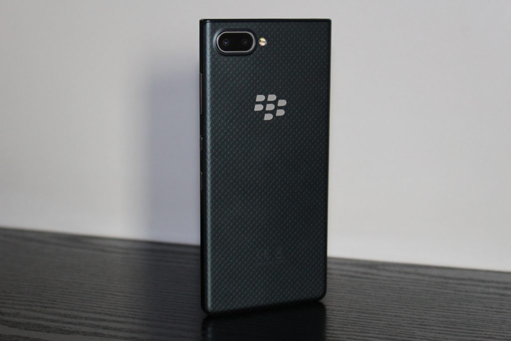 Recenzja BlackBerry KEY2 LE - tańszej jeżynki z klawiaturą 16 BlackBerry Key2 LE