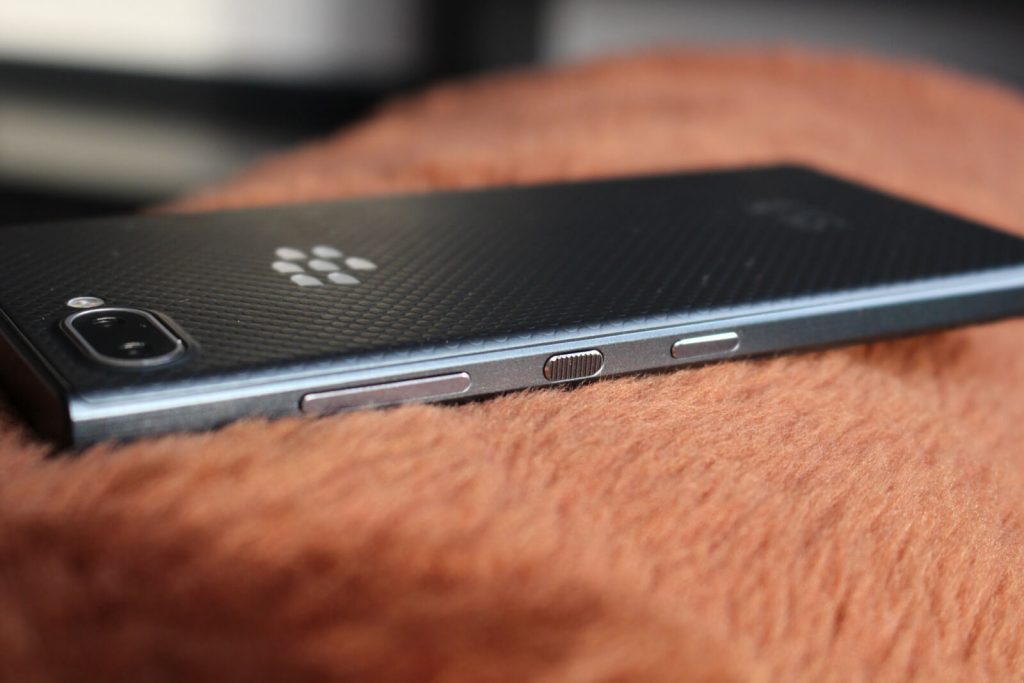 Recenzja BlackBerry KEY2 LE - tańszej jeżynki z klawiaturą 17 BlackBerry Key2 LE