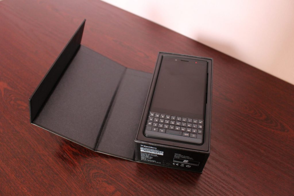 Recenzja BlackBerry KEY2 LE - tańszej jeżynki z klawiaturą 13 BlackBerry KEY2 LE