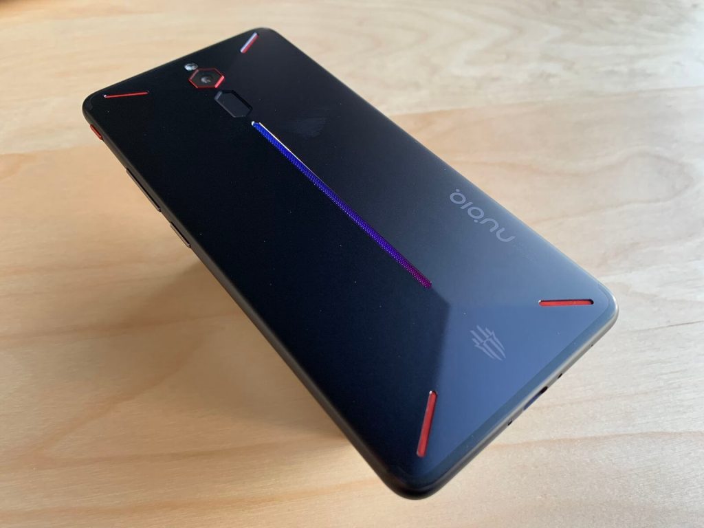 Nubia Red Magic to telefon nie tylko dla graczy, chociaż obudowa świeci 19 nubia red magic