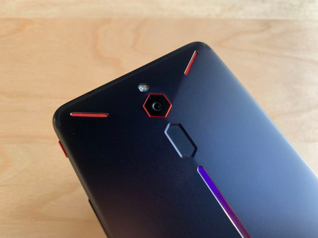 Nubia Red Magic to telefon nie tylko dla graczy, chociaż obudowa świeci 23 nubia red magic