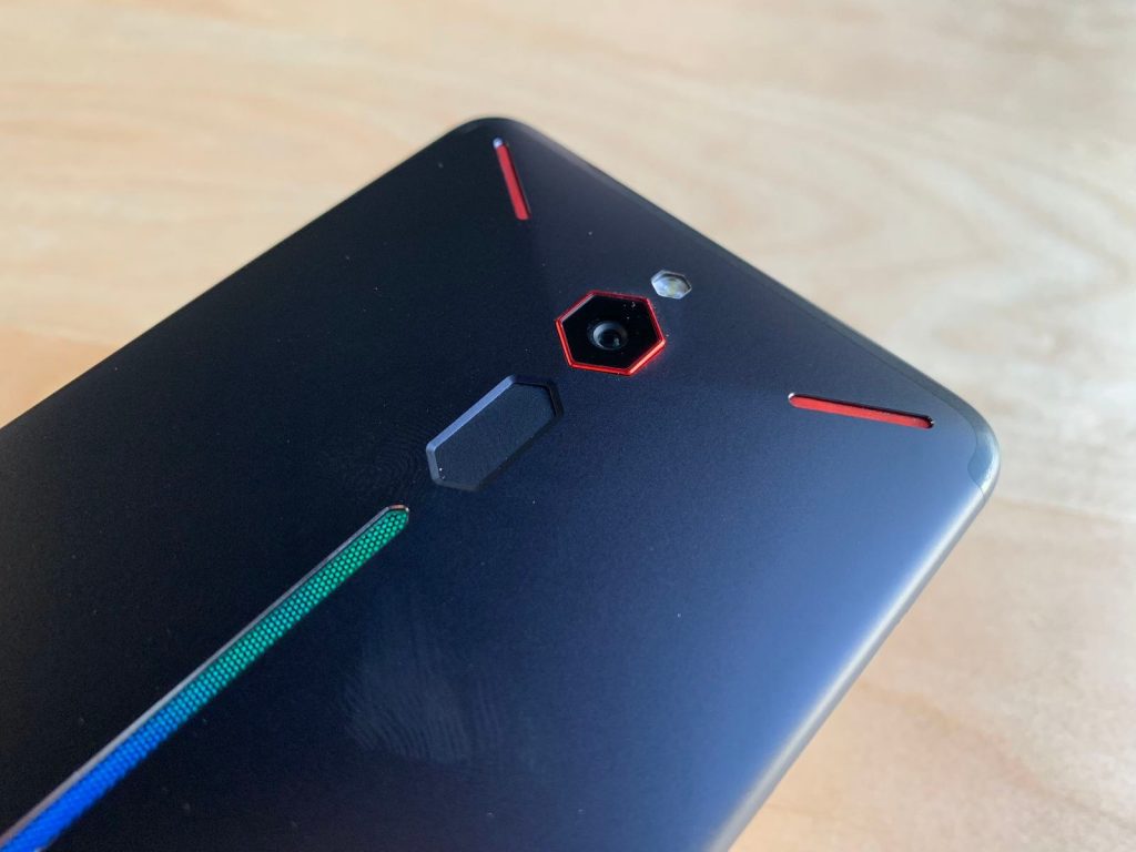 Nubia Red Magic to telefon nie tylko dla graczy, chociaż obudowa świeci 15 nubia red magic