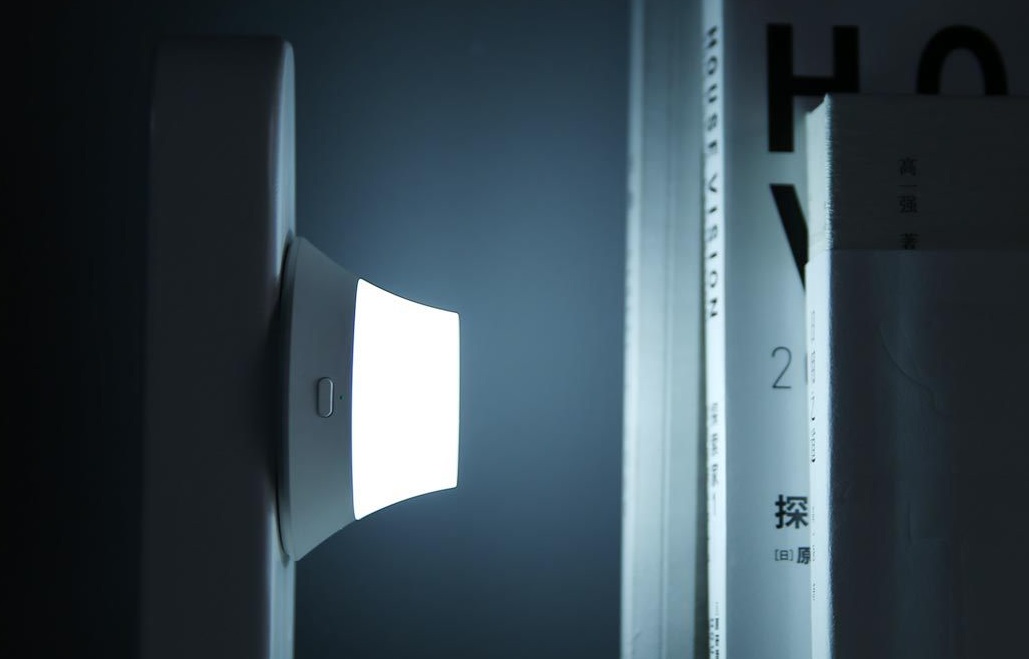 Xiaomi Yeelight prezentuje lampkę nocną z podkładką ładującą telefon 13 Xiaomi Yeelight Wireless Charger 2