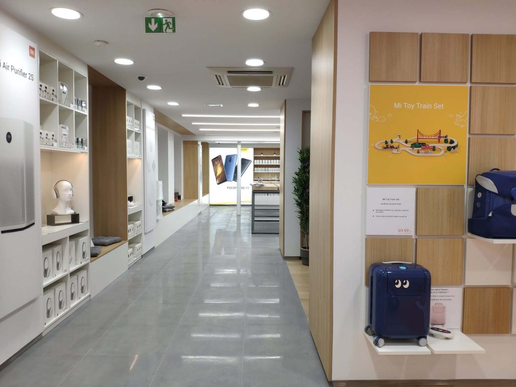 Największy w Europie sklep Xiaomi otworzyło w Paryżu na Champs Élysées - zaraz obok salonu Apple 16 mi store paryż 3