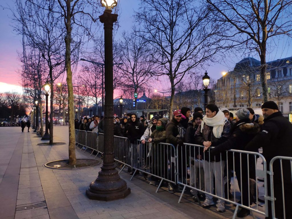 Największy w Europie sklep Xiaomi otworzyło w Paryżu na Champs Élysées - zaraz obok salonu Apple 13 mi store paryż 5