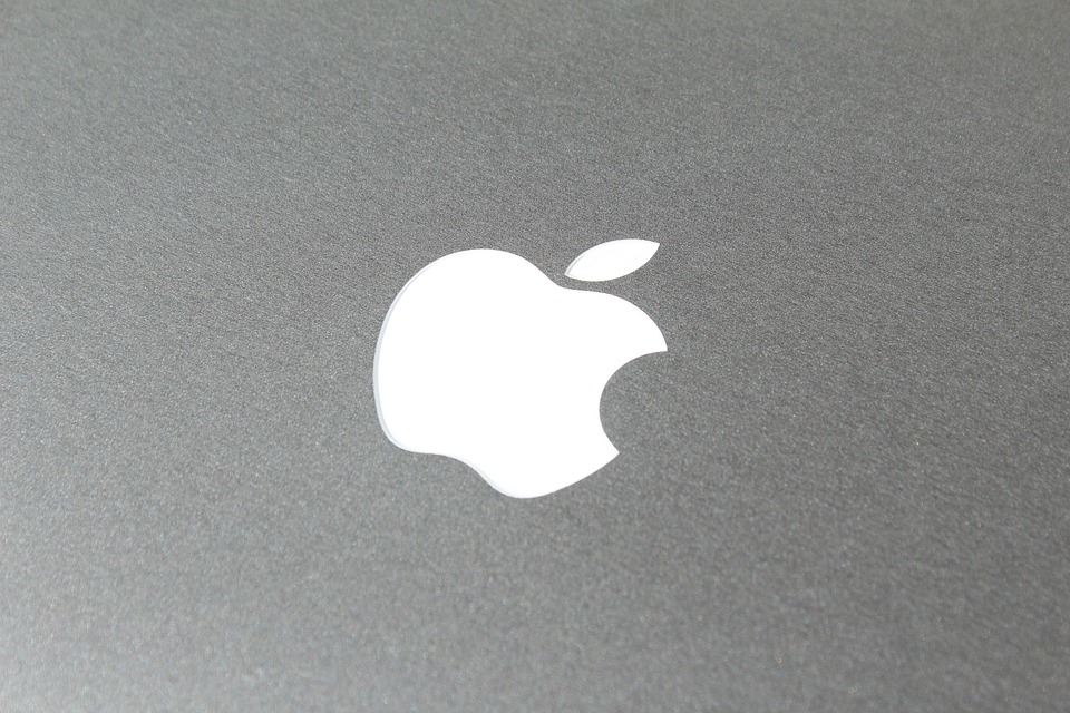 MacBook Apple logo