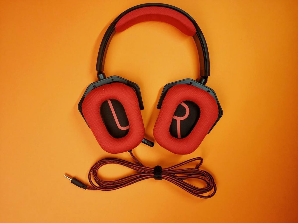 Recenzja tanich słuchawek gamingowych Lenovo Legion Y Gaming Headset 15 LENOVO LEGION Y GAMING HEADSET (5)