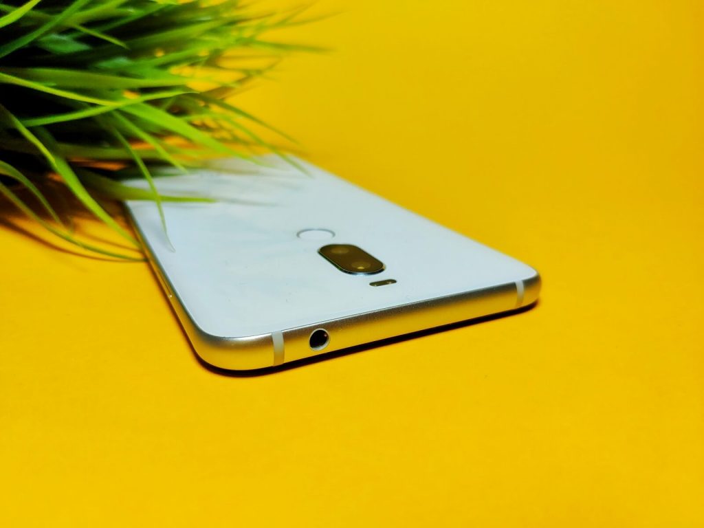 Recenzja Meizu X8, niezłego średniaka z jednym "ale"... 13 meizu x8