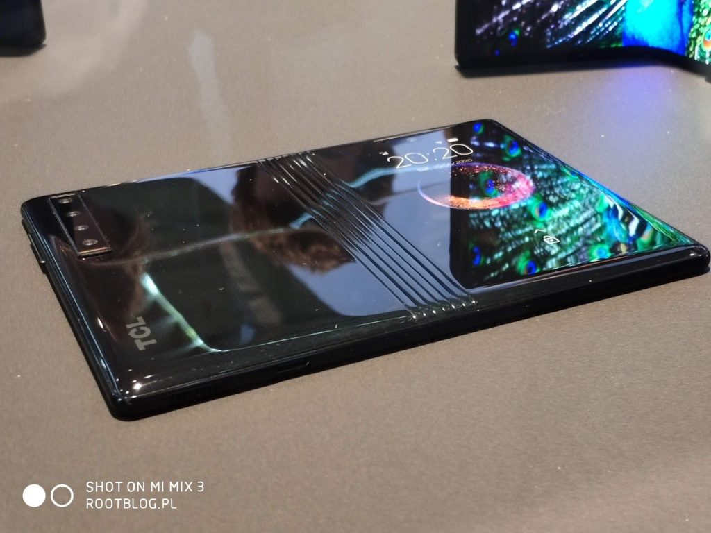 MWC 2019 można podsumować krótko - 5G i składane smartfony 20 tcl skladak