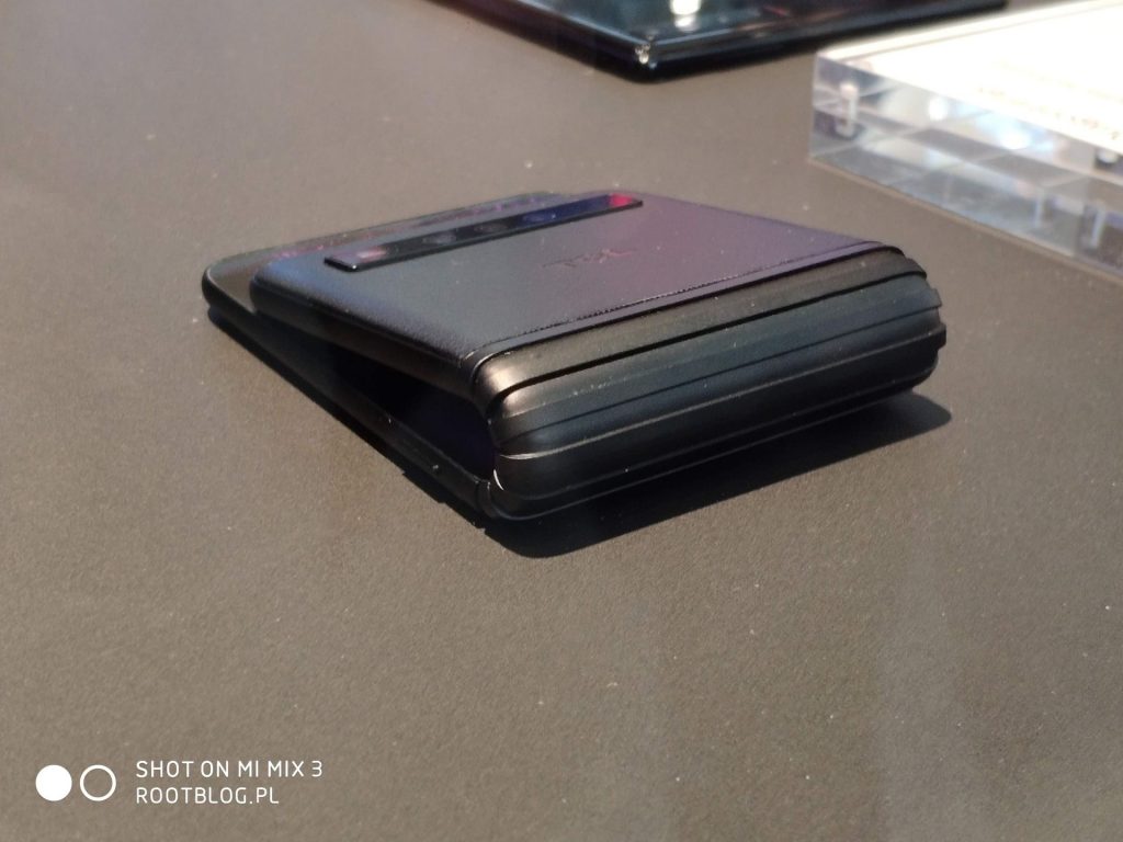 MWC 2019 można podsumować krótko - 5G i składane smartfony 22 tcl skladak