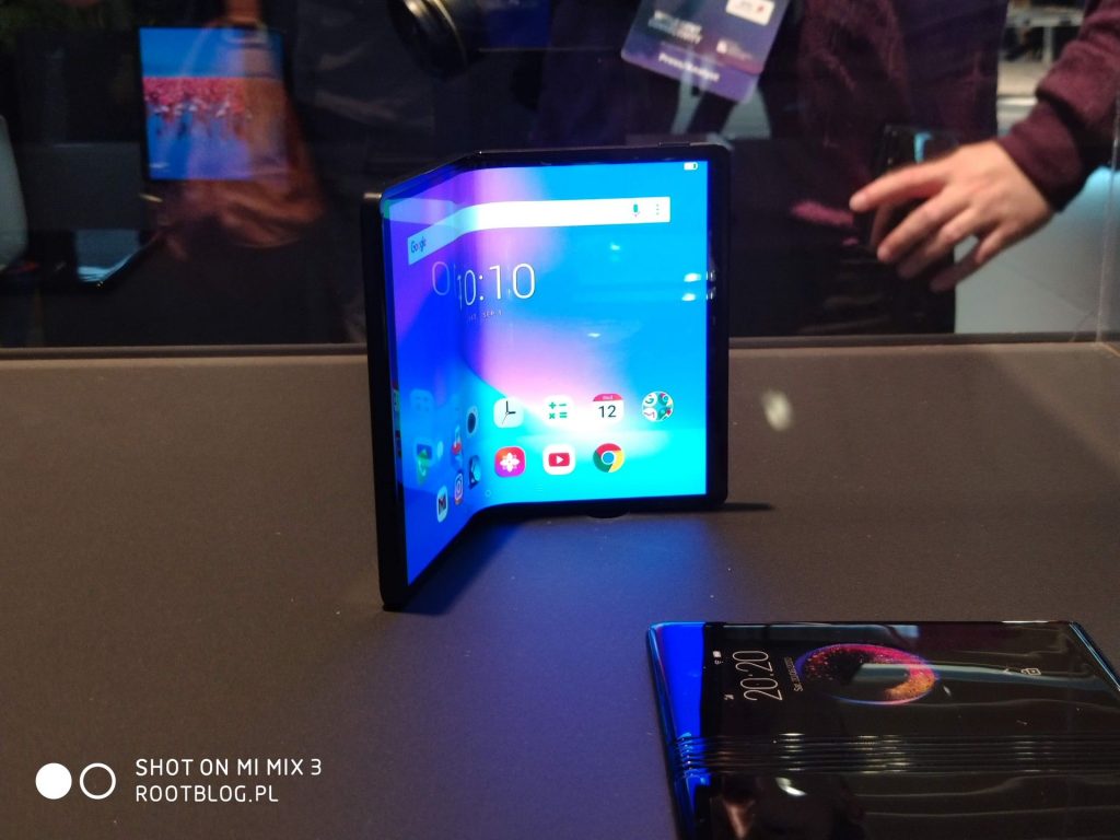 MWC 2019 można podsumować krótko - 5G i składane smartfony 21 tcl skladak