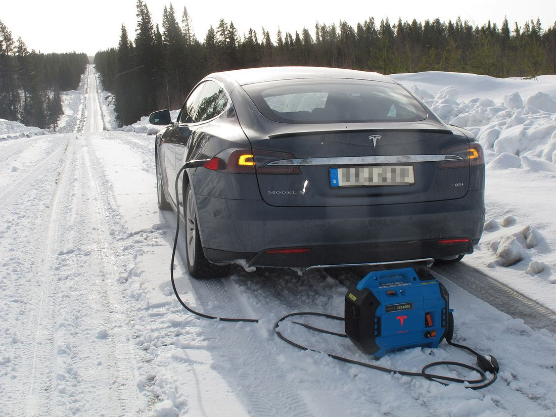 Tesla zaskakuje – nowy Mobile Supercharger pojawił się w rękach pierwszych beta-testerów! 11 Tesla Supercharger Mobile Range Extender