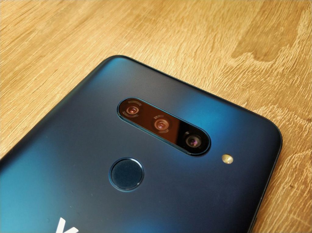 skROOT: BlackBerry uśmierca swój komunikator, smartwatch Amazfit Verge obsługuje asystenta Alexę, DxO Mark zmienia wynik LG V40 ThinQ, a jego producent patentuje potrójny aparat do selfie! 13 lg v40 thinq (4)
