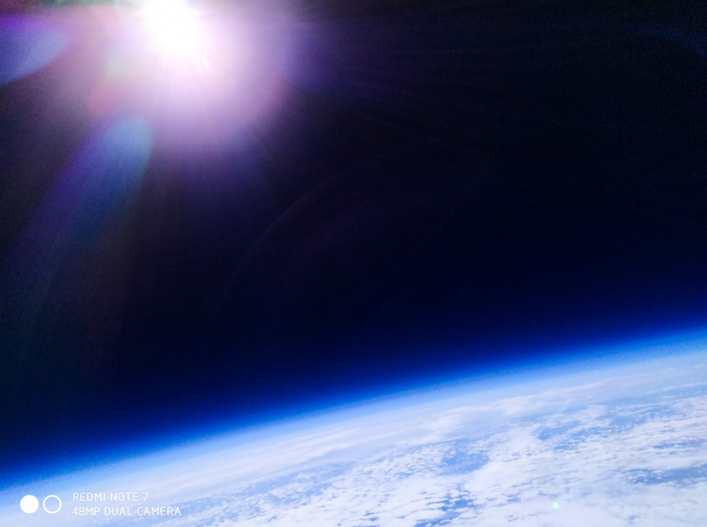 Redmi Note 7 wysłany w kosmos. Xiaomi w ten sposób chce promować średniaka swojej submarki 13 Redmi Note 7 wysłany w kosmos. Xiaomi w ten sposób chce promować średniaka swojej submarki