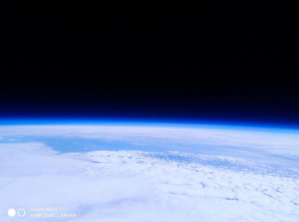 Redmi Note 7 wysłany w kosmos. Xiaomi w ten sposób chce promować średniaka swojej submarki 11 Redmi Note 7 wysłany w kosmos. Xiaomi w ten sposób chce promować średniaka swojej submarki
