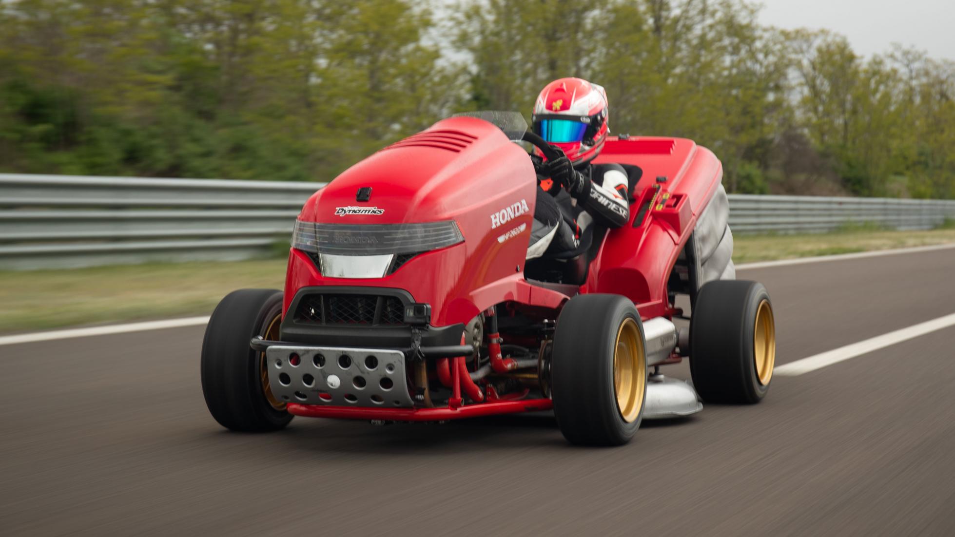 Honda z kosiarką szybszą od Ferrari, Tesla z grą i nie tylko – Moto skROOT 11 Honda Mean Mower V2