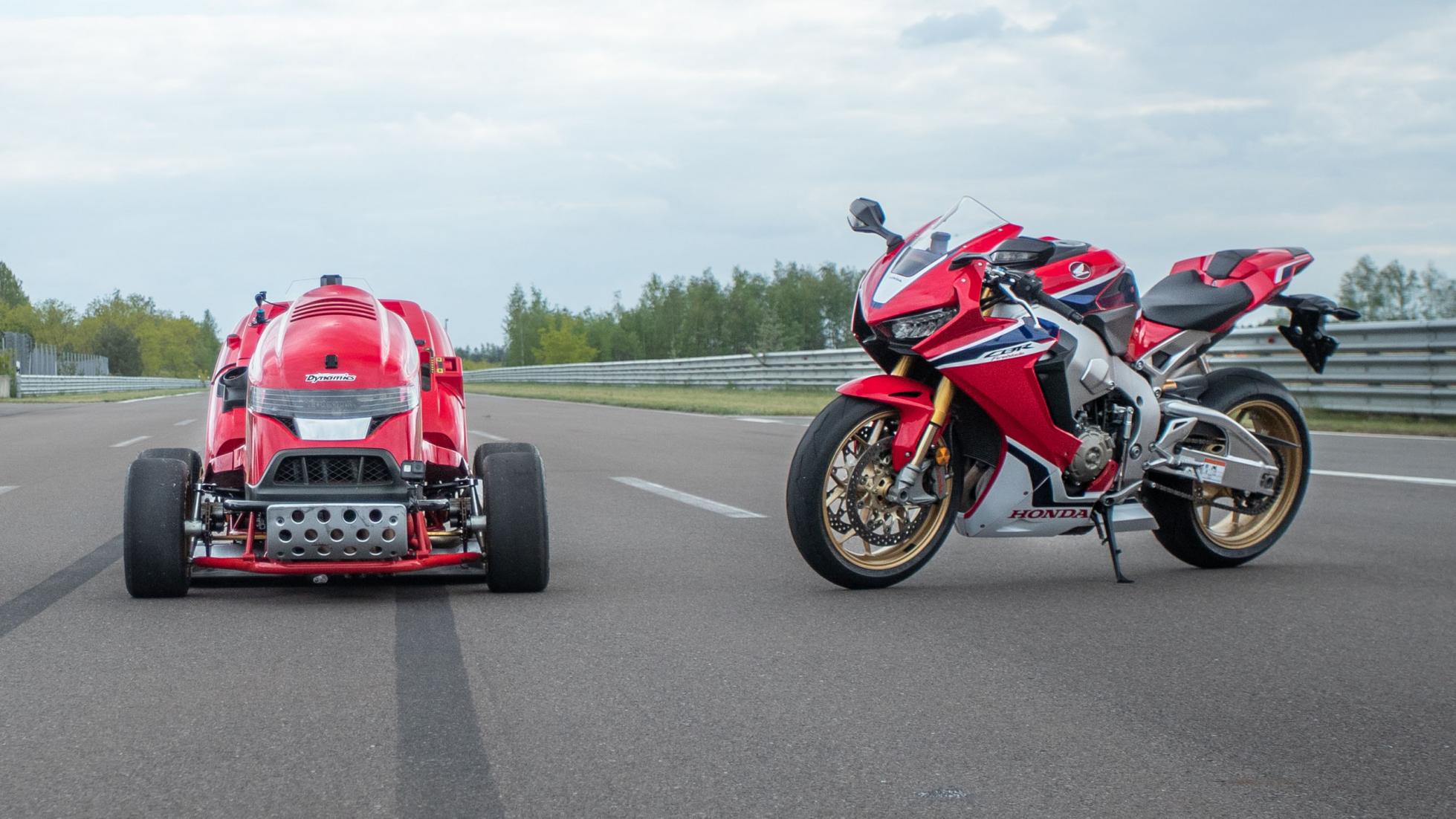 Honda z kosiarką szybszą od Ferrari, Tesla z grą i nie tylko – Moto skROOT 12 Honda Mean Mower V2