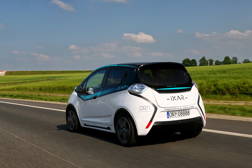 Honda z kosiarką szybszą od Ferrari, Tesla z grą i nie tylko – Moto skROOT 14 iXAR