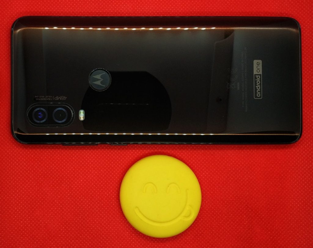 Recenzja Motorola One Vision – telefonu z „dziuro” w ekranie 15 Motorola One Vision tył