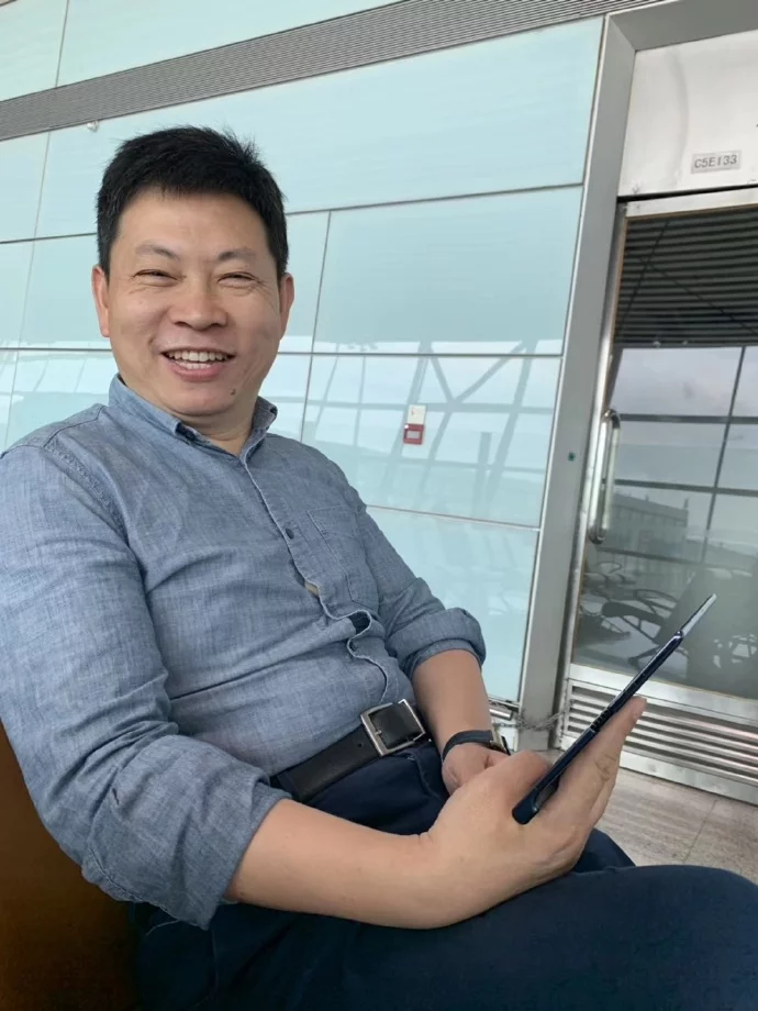 Richard Yu przyłapany z Huawei Mate X!