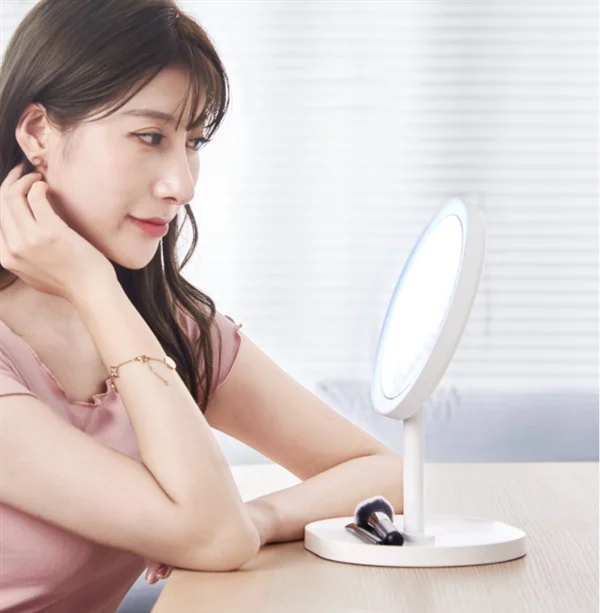 Xiaomi wprowadza do swojej oferty lusterko do makijażu z lampką