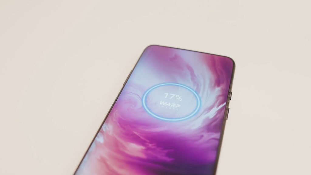 Czy ładowanie baterii smartfona w samochodzie wpływa na jego żywotność? 11 oneplus 7 pro