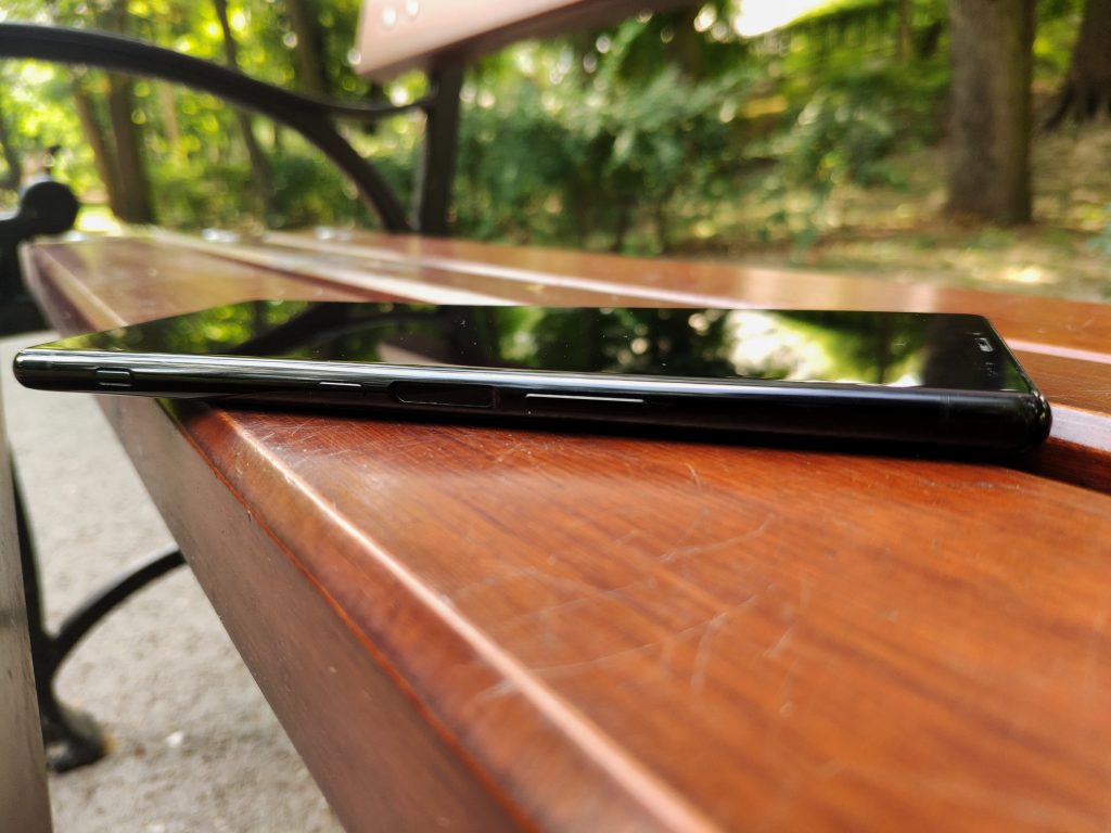 Recenzja smarfonu Sony Xperia 1, który wydaje się być absolutną klasą premium, ale to tylko złudzenie... 14 sony xperia 1 bok