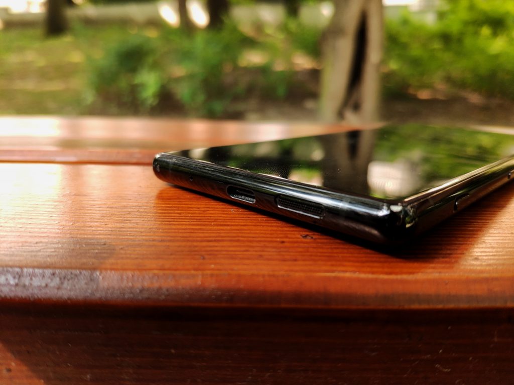 Recenzja smarfonu Sony Xperia 1, który wydaje się być absolutną klasą premium, ale to tylko złudzenie... 13 sony xperia 1 dół