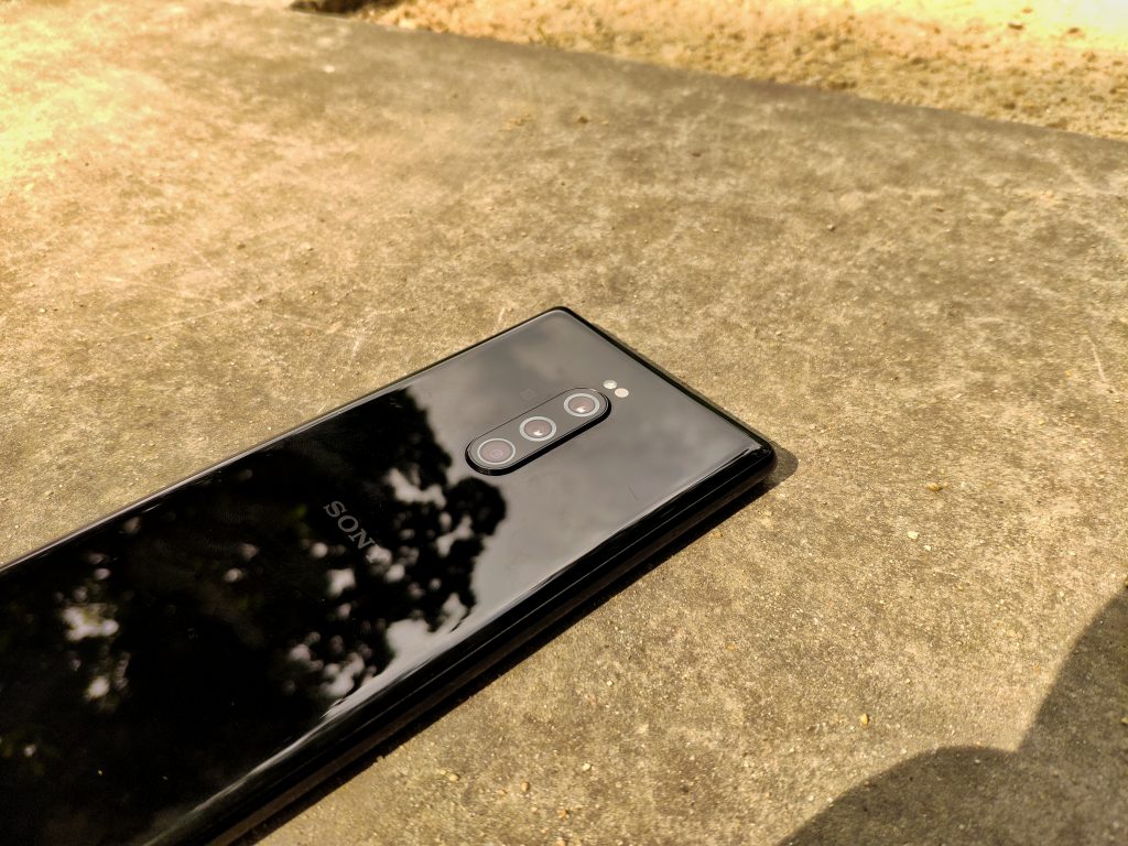 Recenzja smarfonu Sony Xperia 1, który wydaje się być absolutną klasą premium, ale to tylko złudzenie... 24 sony xperia 1 tył