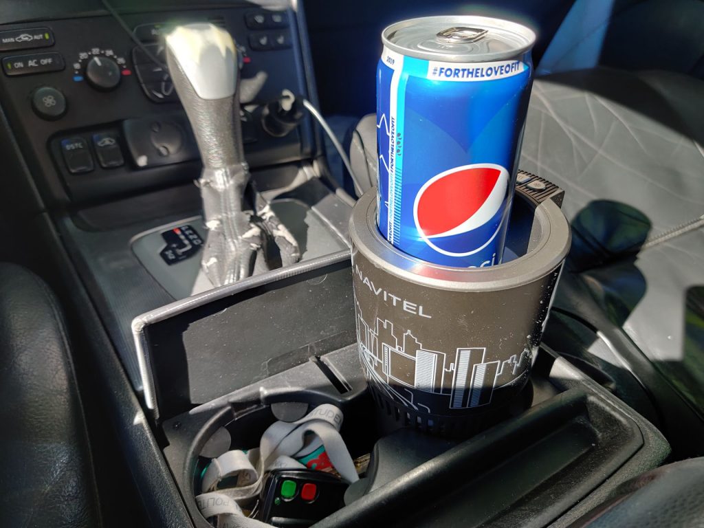 Chłodzi w lecie, grzeje w zimie - uchwyt na napoje od Navitel przetestowany 16 uchwyt na kubek navitel pepsi