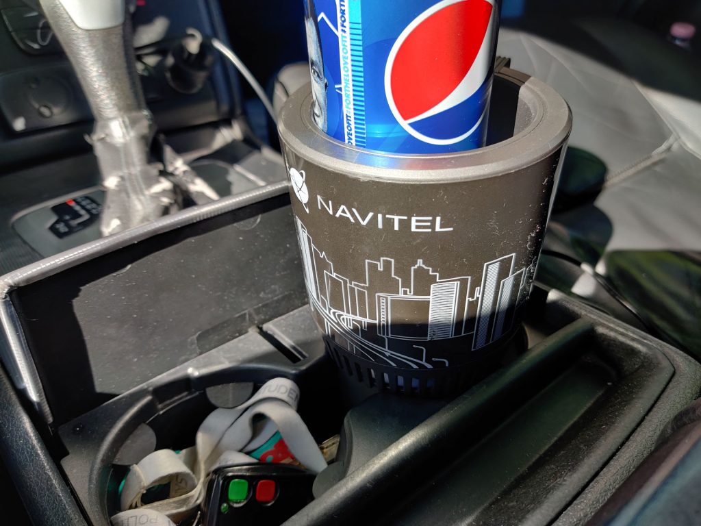 Chłodzi w lecie, grzeje w zimie - uchwyt na napoje od Navitel przetestowany 17 uchwyt na kubek navitel gora pepsi