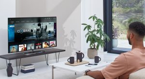 Pierwszy telewizor OnePlus z systemem Android TV zaprezentowany 18 oneplus tv q1 mężczyzna android tv