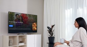 Pierwszy telewizor OnePlus z systemem Android TV zaprezentowany 19 oneplus tv q1 kobieta film