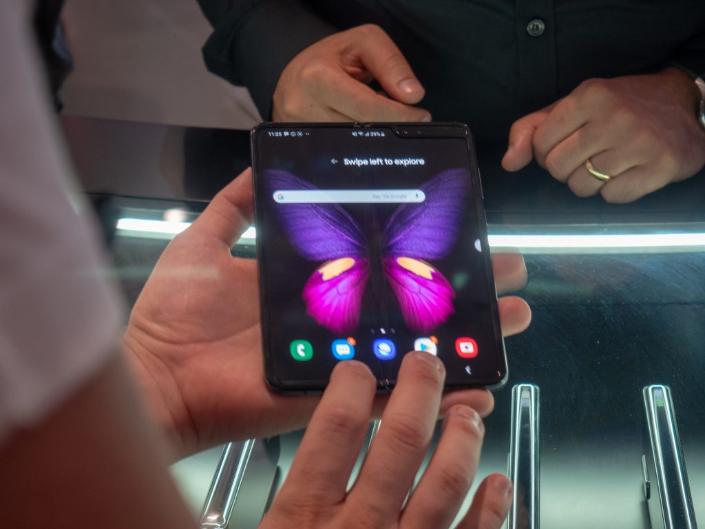 Pięć minut z Samsung Galaxy Foldem. Czy tak będzie wyglądać przyszłość smartfonów? 17 Pięć minut z Samsung Galaxy Foldem. Czy tak będzie wyglądać przyszłość smartfonów?