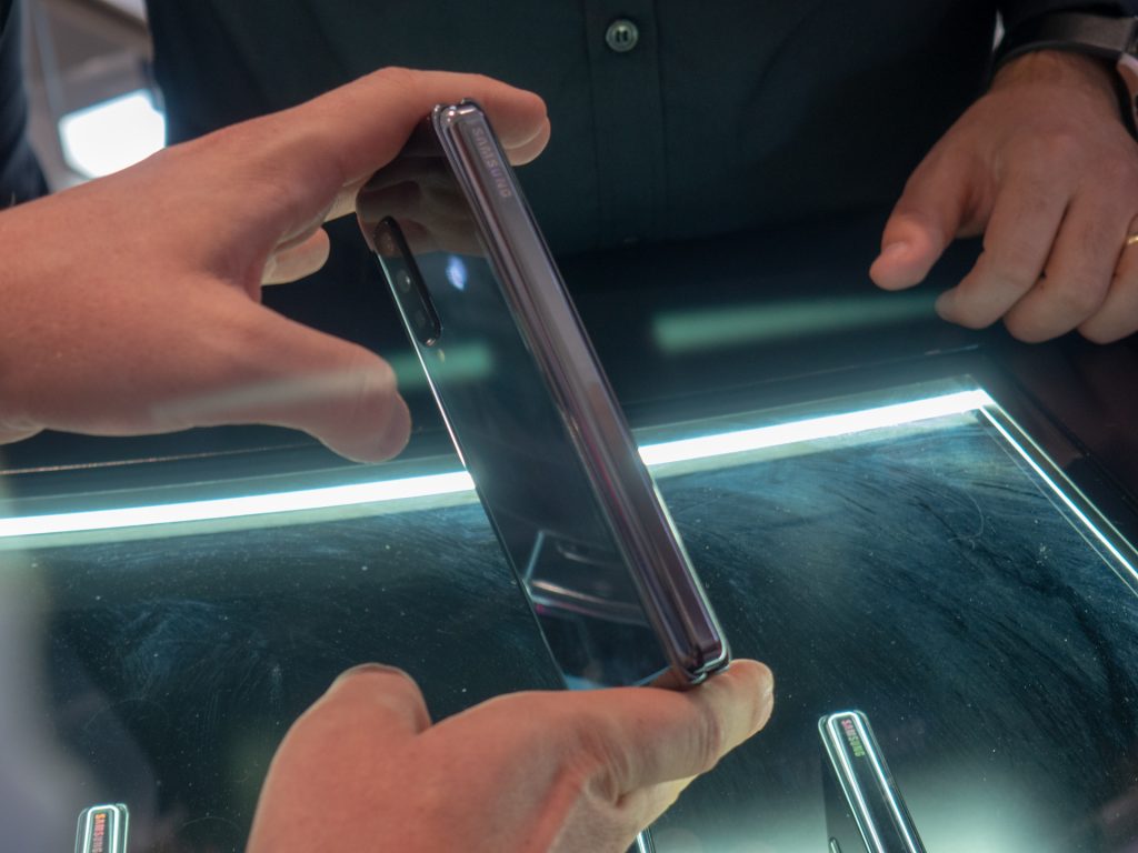 Pięć minut z Samsung Galaxy Foldem. Czy tak będzie wyglądać przyszłość smartfonów? 11 Pięć minut z Samsung Galaxy Foldem. Czy tak będzie wyglądać przyszłość smartfonów?