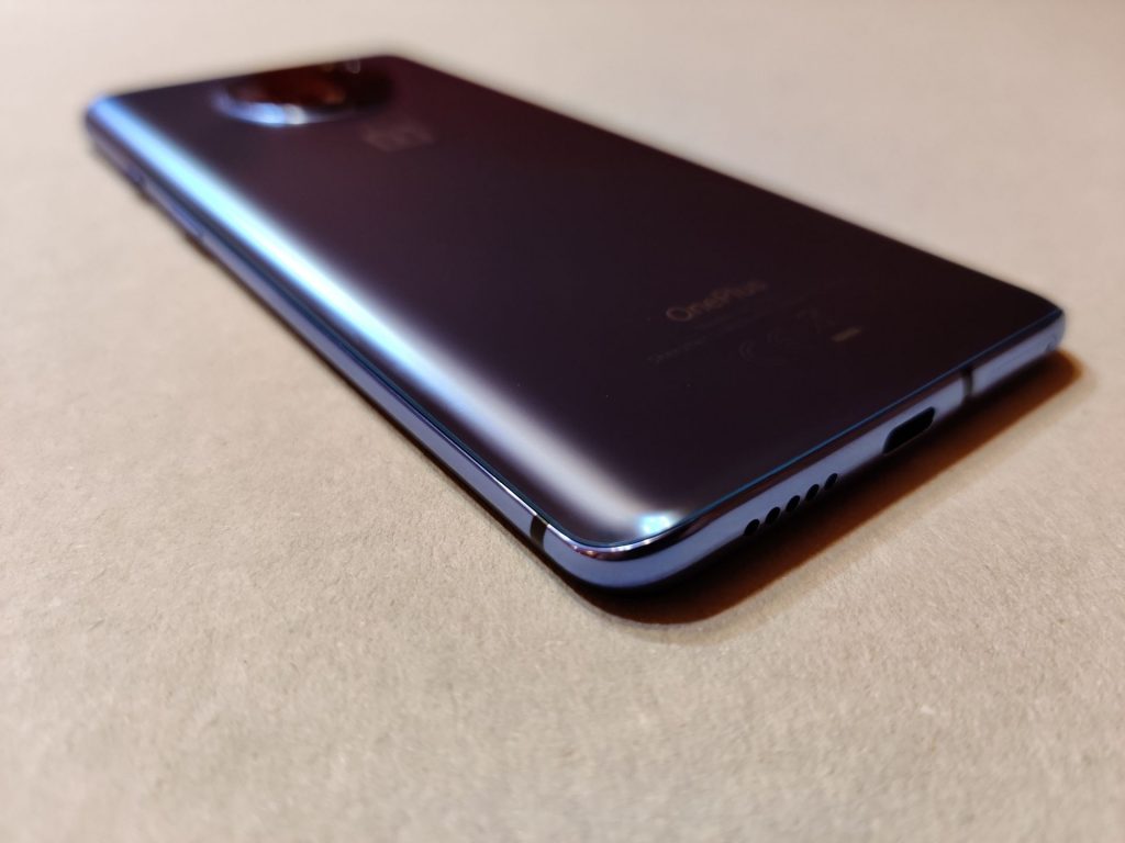 OnePlus 7T sprawdzony! Tak powinna wyglądać siódemka 24 oneplus 7t tył bok od lewej