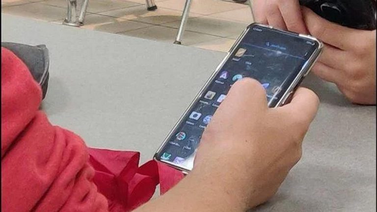 OnePlus 8 Pro uchwycony na zdjęciu potwierdzającym plotki 11 OnePlus 8 Pro uchwycony na zdjęciu potwierdzającym plotki