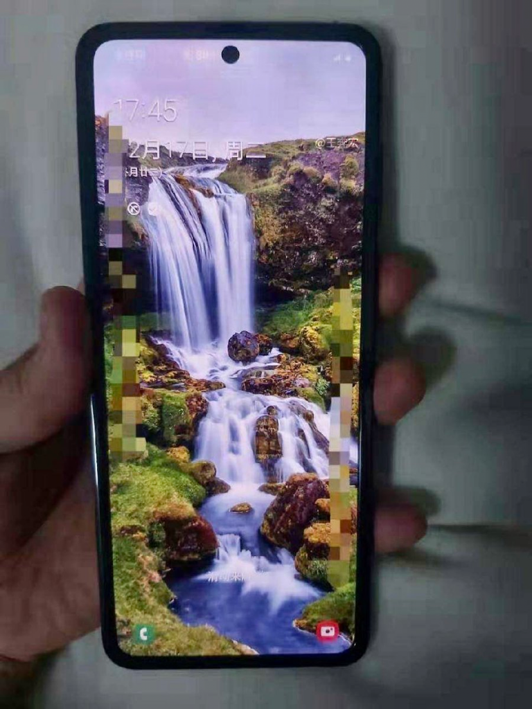 Samsung Galaxy Fold 2 na pierwszych zdjęciach! Plotki stają się rzeczywistością 11 Samsung Galaxy Fold 2 na pierwszych zdjęciach! Plotki stają się rzeczywistością