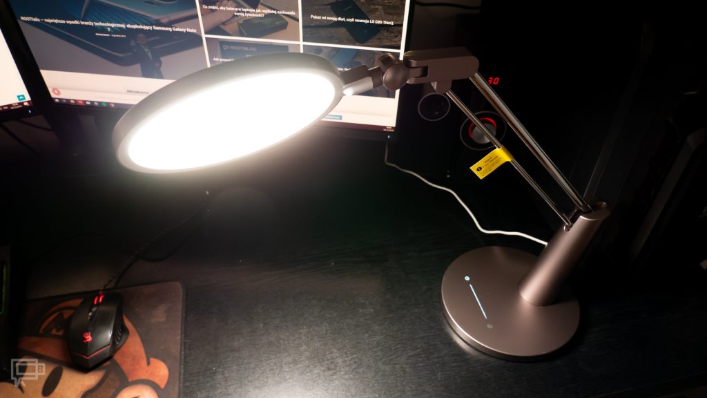 Smart Home z ROOTBLOG: inteligentne oświetlenie domu Yeelight 36 yeelight serene pro od boku zgieta