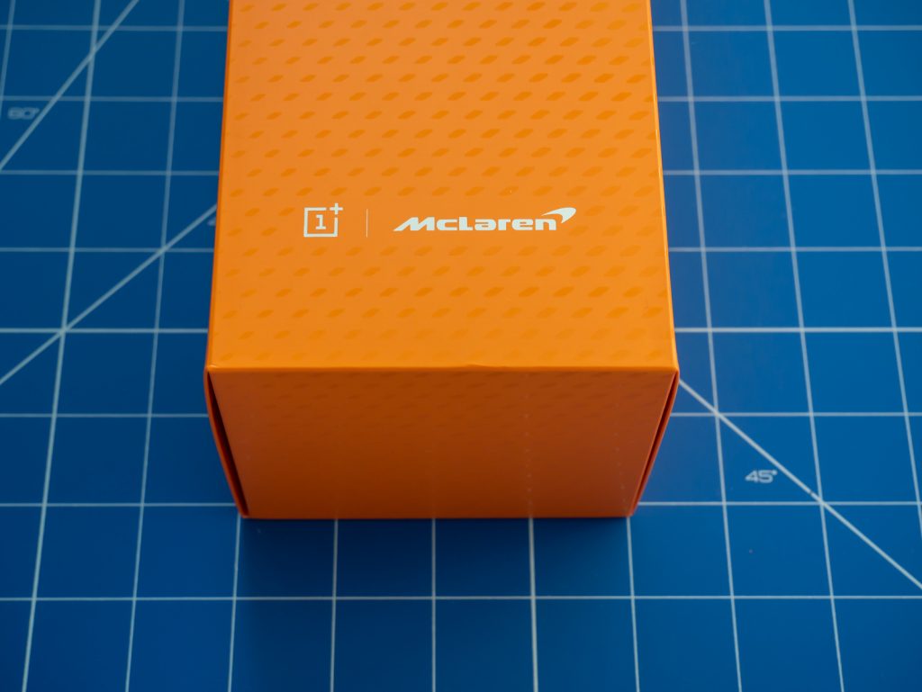 OnePlus 7T Pro McLaren Edition to smartfon prawie kompletny 11 oneplus 7t pro mclaren edition opakowanie zewnętrzne