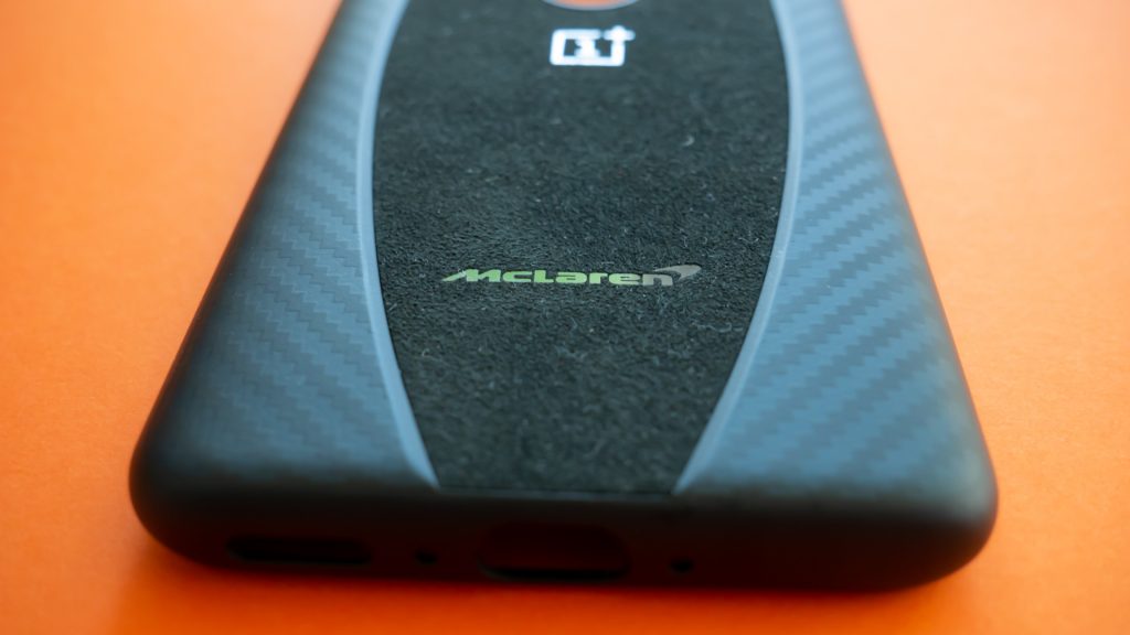 OnePlus 7T Pro McLaren Edition to smartfon prawie kompletny 22 oneplus 7t pro mclaren edition futerał od dołu