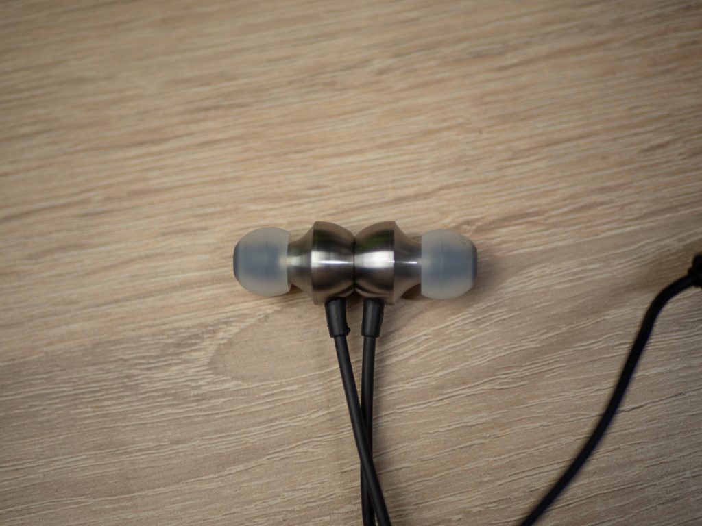 Czy słuchawki bezprzewodowe z pałąkiem mają sens? Recenzja RHA MA650 Wireless
