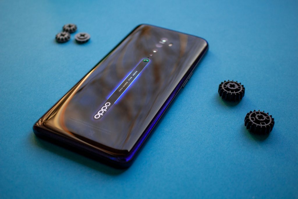 Recenzja OPPO Reno2 — trytoński król designu z płetwą 13 oppo reno2 tył